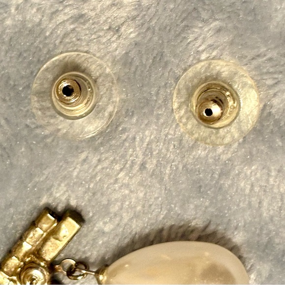 Vintage Faux Pearl drop earrings with Rhinestone’s. - Picture 5 of 16